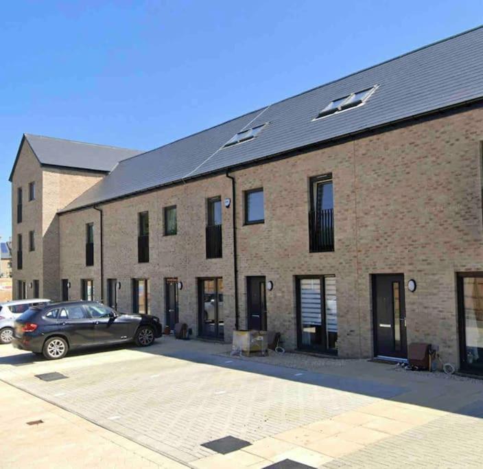 Modern 3 Bed Villa With Free Parking And Garden Close To City Center And Edinburgh Airport Dış mekan fotoğraf
