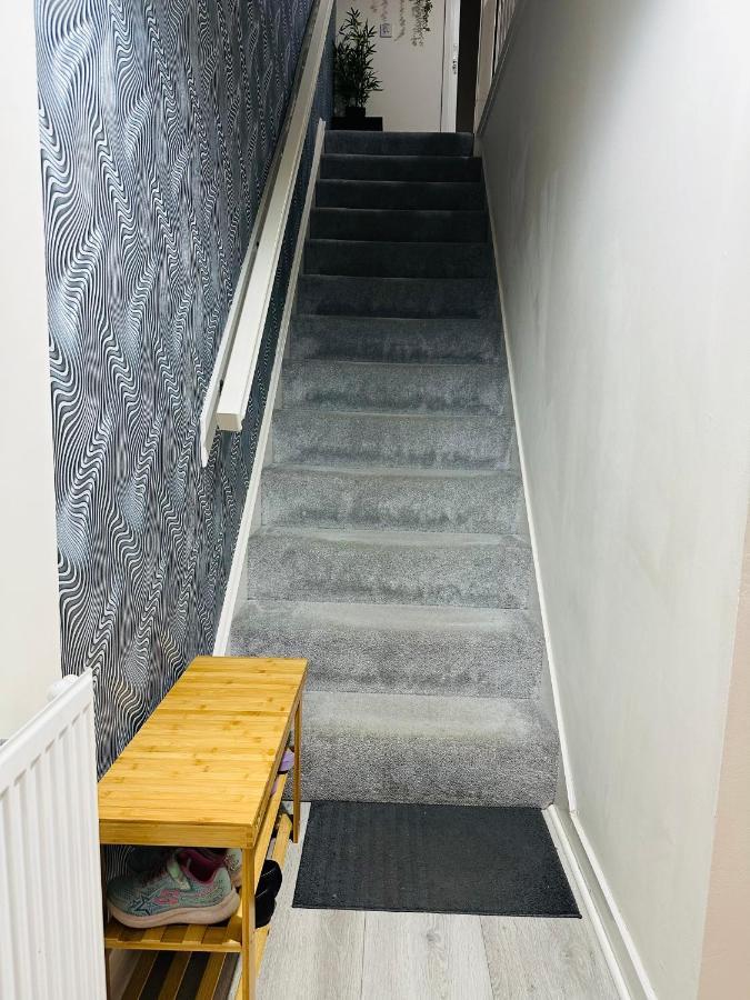 Modern 3 Bed Villa With Free Parking And Garden Close To City Center And Edinburgh Airport Dış mekan fotoğraf