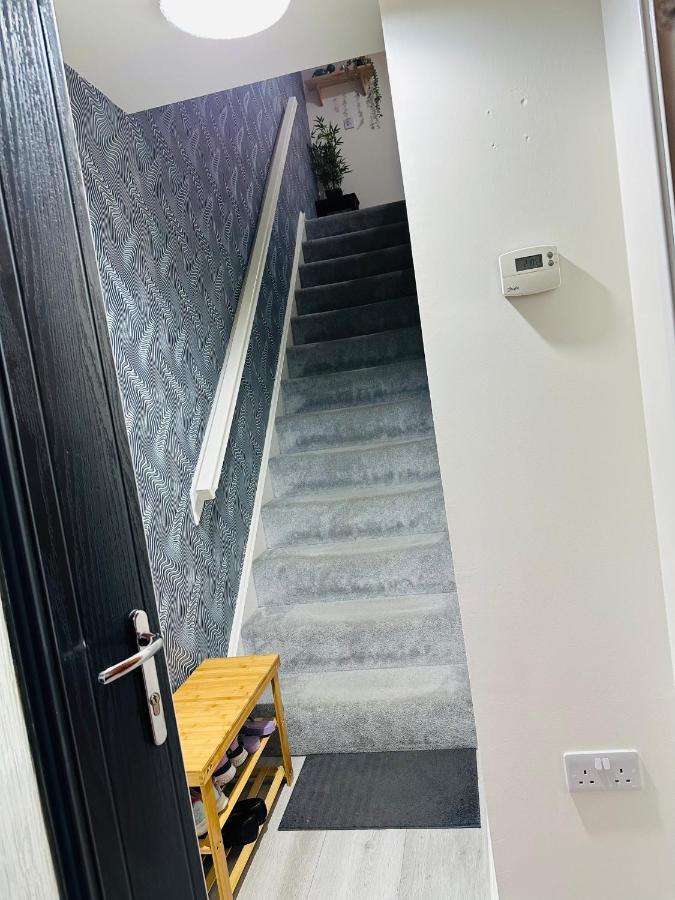 Modern 3 Bed Villa With Free Parking And Garden Close To City Center And Edinburgh Airport Dış mekan fotoğraf