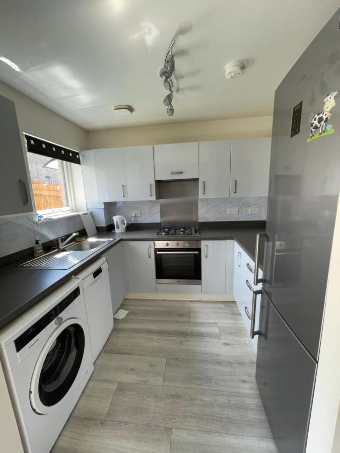 Modern 3 Bed Villa With Free Parking And Garden Close To City Center And Edinburgh Airport Dış mekan fotoğraf